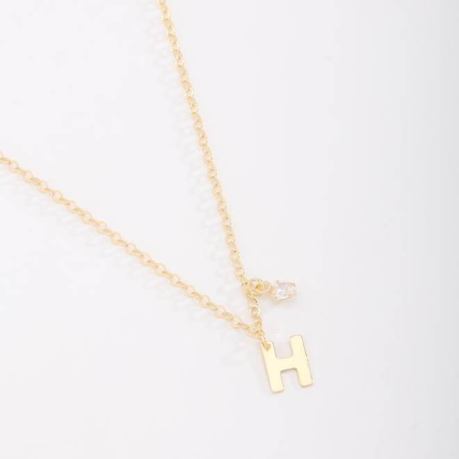 GR-02037 COLAR BANHADO A OURO 18K COM PINGENTE DE LETRA E DETALHE EM ZIRCÔNIA
