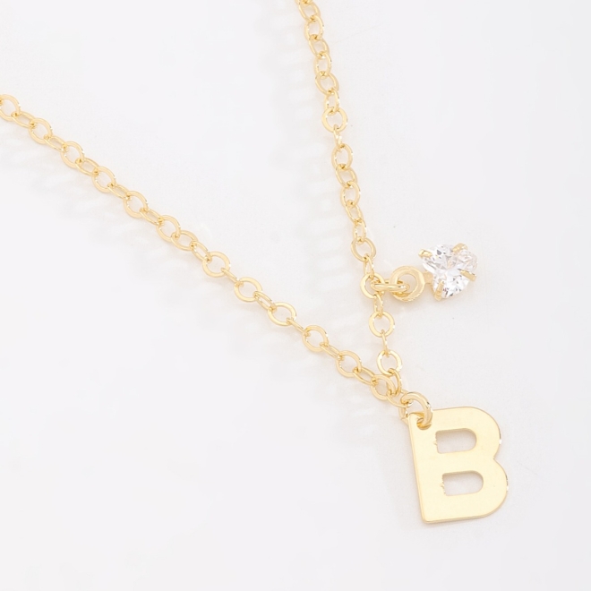 GR-02037 COLAR BANHADO A OURO 18K COM PINGENTE DE LETRA E DETALHE EM ZIRCÔNIA