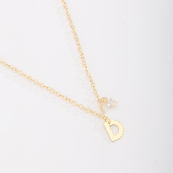 GR-02037 COLAR BANHADO A OURO 18K COM PINGENTE DE LETRA E DETALHE EM ZIRCÔNIA