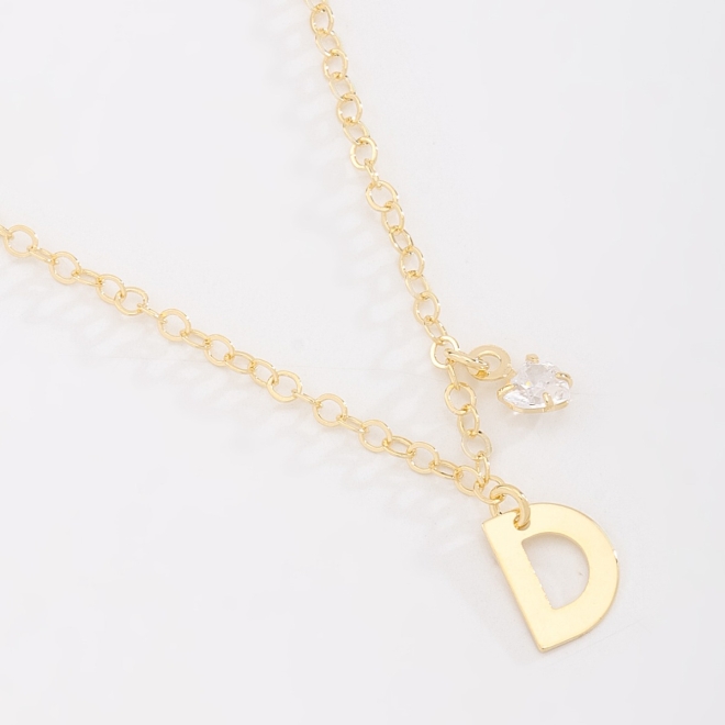 GR-02037 COLAR BANHADO A OURO 18K COM PINGENTE DE LETRA E DETALHE EM ZIRCÔNIA