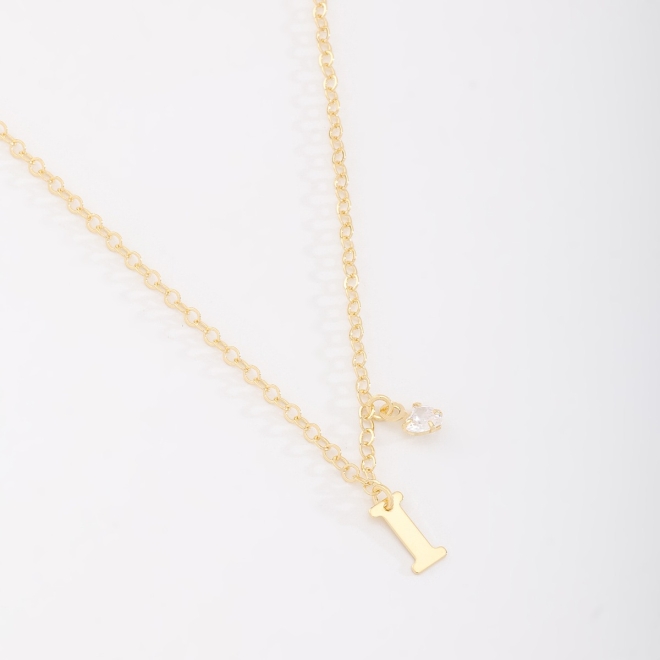 GR-02037 COLAR BANHADO A OURO 18K COM PINGENTE DE LETRA E DETALHE EM ZIRCÔNIA