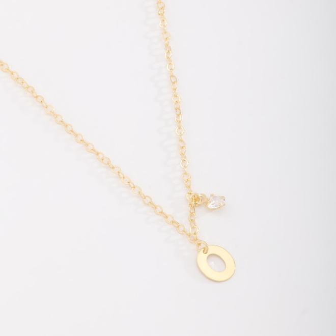GR-02037 COLAR BANHADO A OURO 18K COM PINGENTE DE LETRA E DETALHE EM ZIRCÔNIA