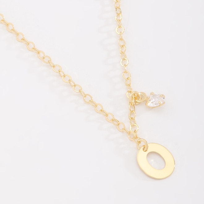 GR-02037 COLAR BANHADO A OURO 18K COM PINGENTE DE LETRA E DETALHE EM ZIRCÔNIA