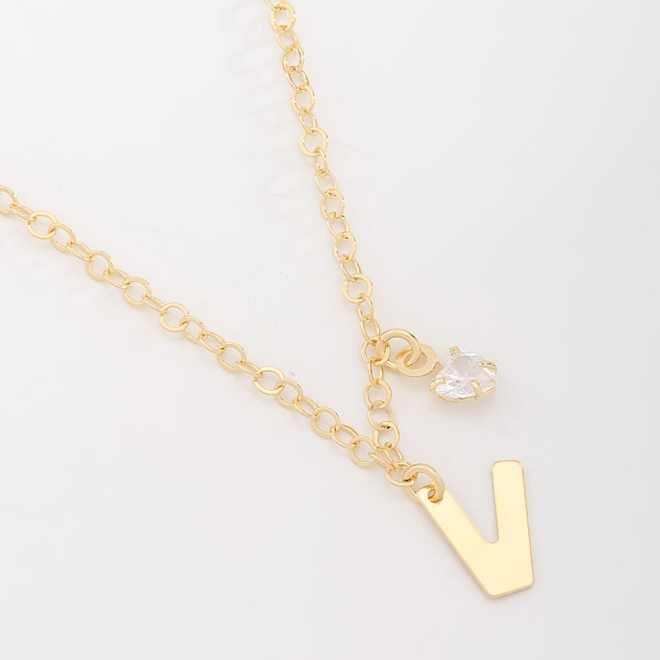 GR-02037 COLAR BANHADO A OURO 18K COM PINGENTE DE LETRA E DETALHE EM ZIRCÔNIA