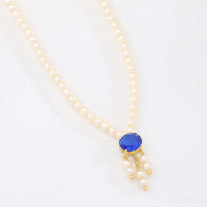 GR-02217 COLAR BANHADO A OURO 18K COM DETALHES EM PÉROLAS E PINGENTE CENTRAL OVAL