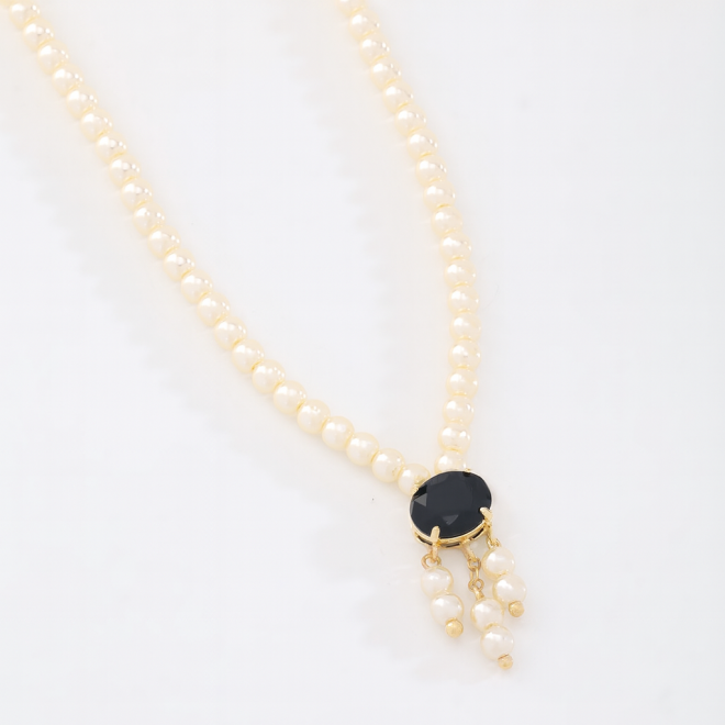GR-02217 COLAR BANHADO A OURO 18K COM DETALHES EM PÉROLAS E PINGENTE CENTRAL OVAL