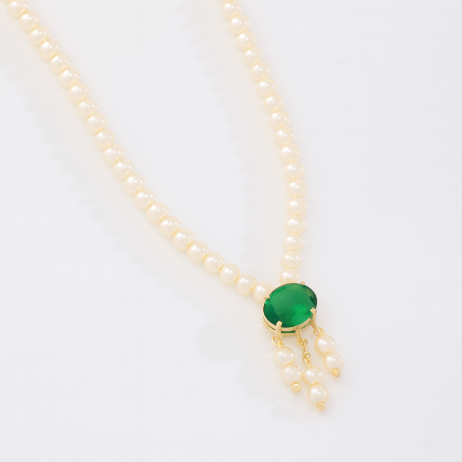 GR-02217 COLAR BANHADO A OURO 18K COM DETALHES EM PÉROLAS E PINGENTE CENTRAL OVAL