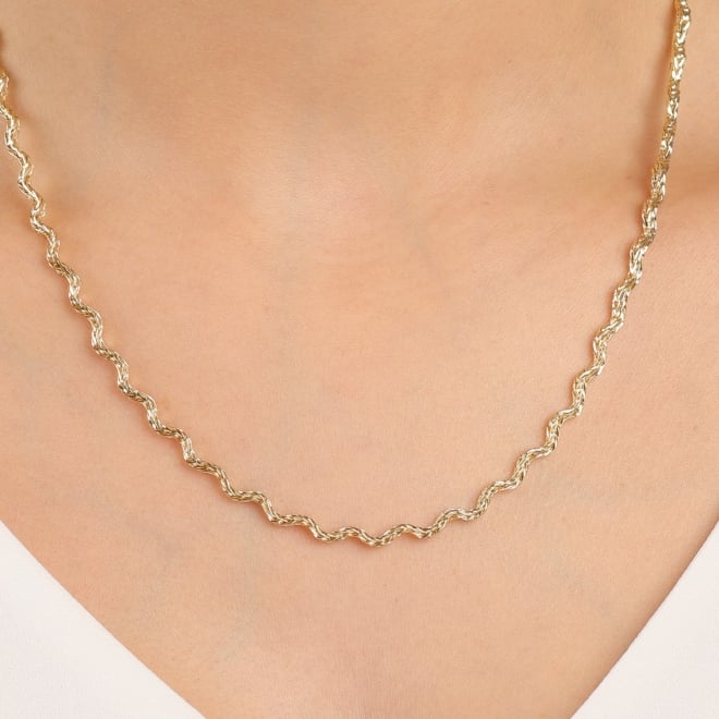 GR-02308 GARGANTILHA BANHADA A OURO 18K COM DESIGN ONDULADO