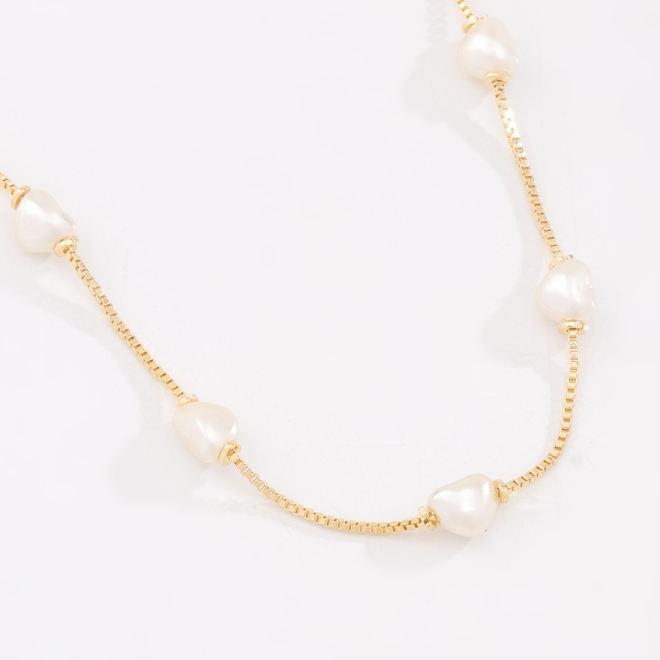 GR-02309 GARGANTILHA BANHADA A OURO 18K COM PÉROLAS DE CORAÇÃO
