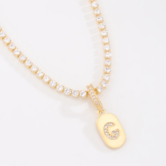 GR-02317 GARGANTILHA BANHADA A OURO 18K RIVIERA COM PINGENTE DE LETRA