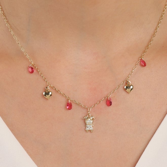 GR-02379 GARGANTILHA BANHADA A OURO 18K COM PINGENTES DE MENINA E CORAÇÃO