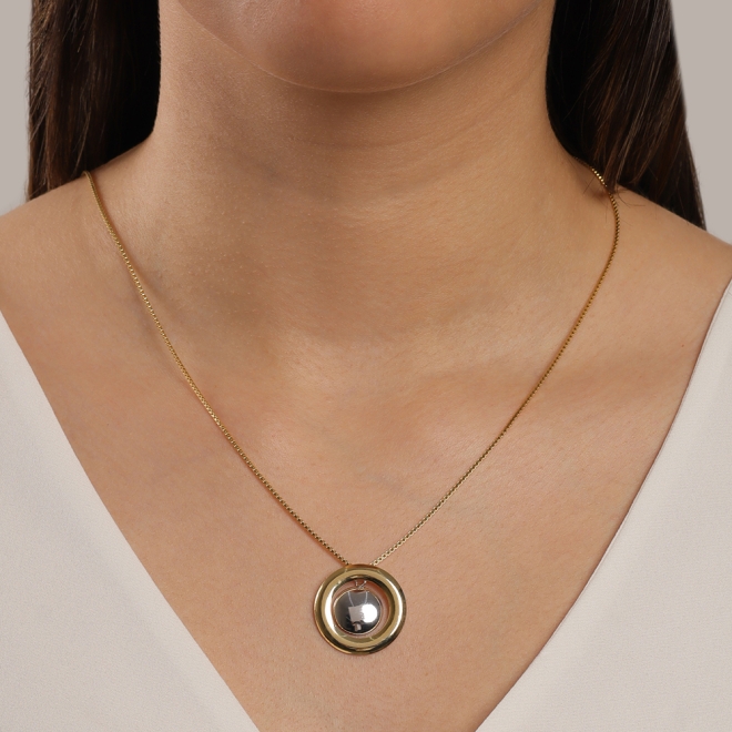 GRM-01631 COLAR BANHADO A OURO 18K COM PINGENTE CIRCULAR E DETALHE CENTRAL BANHADO A RÓDIO