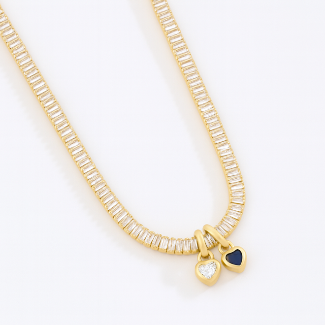GX-0353 COLAR BANHADO A OURO 18K COM ZIRCÔNIAS BAGUETE ESTILO RIVIERA E PINGENTES EM FORMATO DE CORAÇÃO