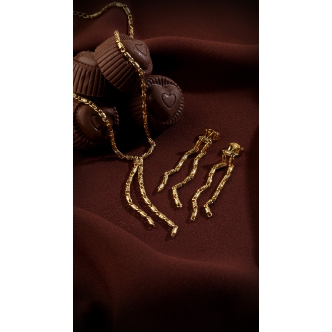 BR-01822 BRINCO BANHADO A OURO 18K COM DESIGN EM CORRENTES