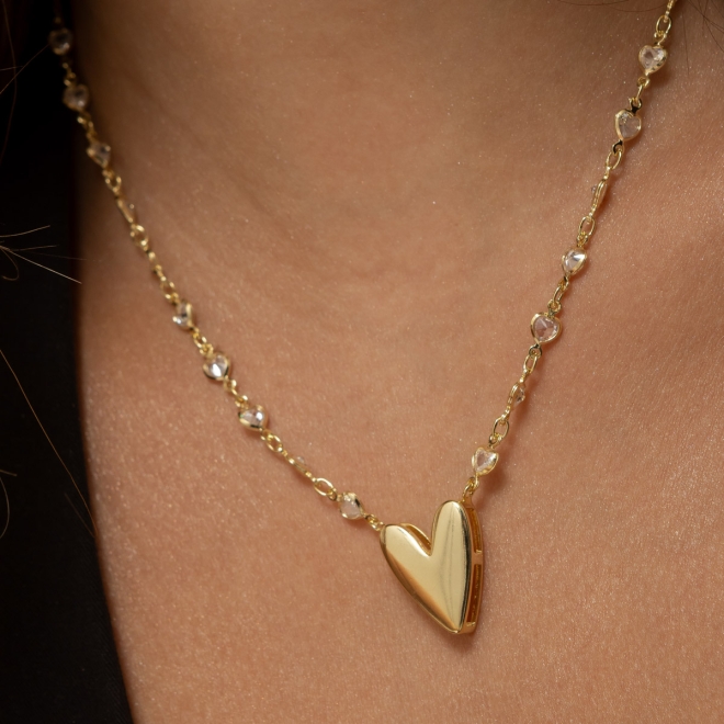 GR-02128 COLAR BANHADO A OURO 18K COM CORRENTE EM CORAÇÕES CRAVEJADOS E PINGENTE DE CORAÇÃO LISO