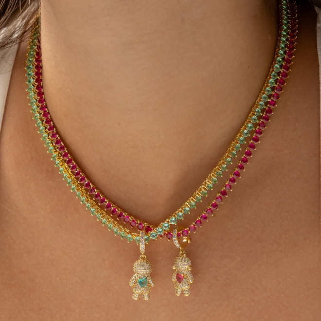 PG-00086 PINGENTE BANHADO A OURO 18K DE MENINA CRAVEJADOS EM ZIRCÔNIAS E PEDRA DE CORAÇÃO