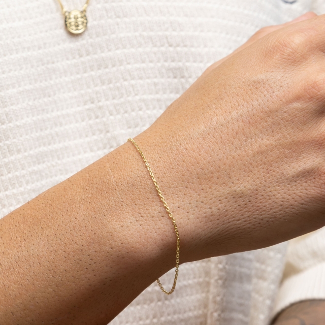 PR-0005 PULSEIRA BANHADA A OURO 18K COM CORRENTE EM ELO CADEADINHO E DESIGN DELICADO
