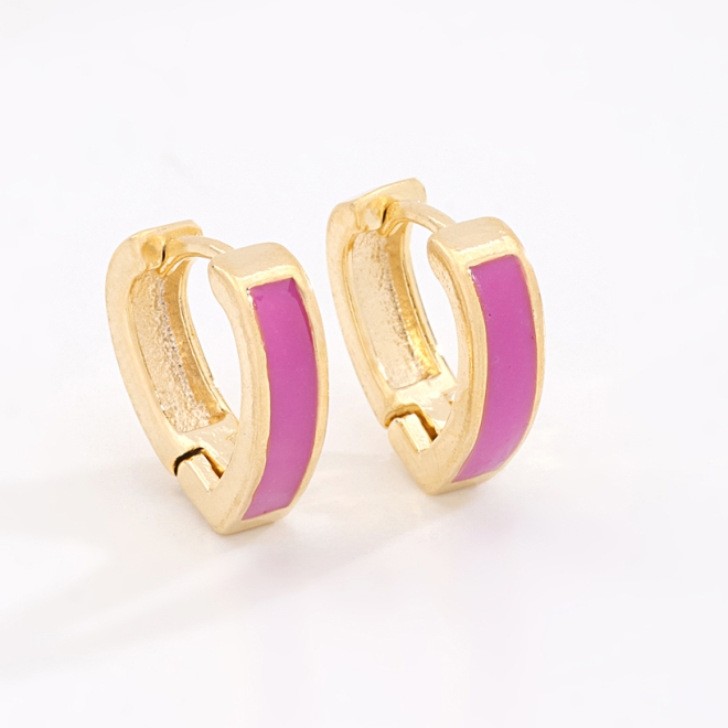 OUTAC-0301 BRINCO BANHADO A OURO 18K EM FORMATO DE ARGOLA COM DETALHE ESMALTADO