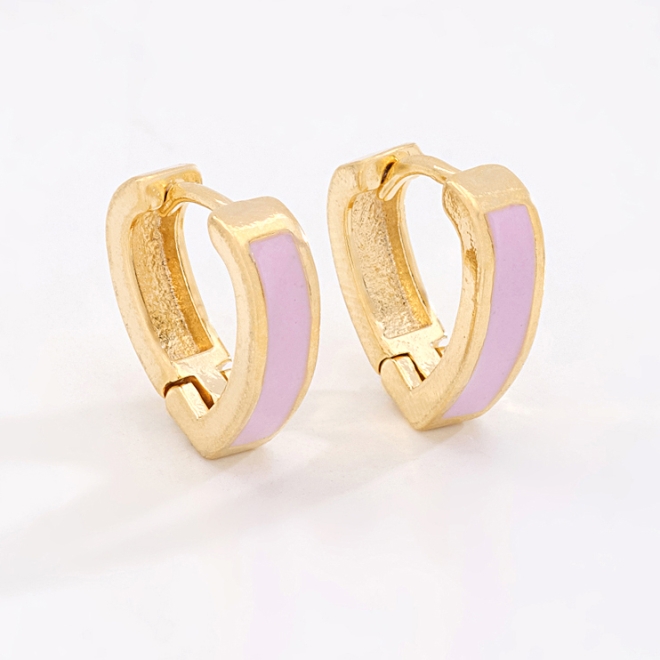OUTAC-0301 BRINCO BANHADO A OURO 18K EM FORMATO DE ARGOLA COM DETALHE ESMALTADO