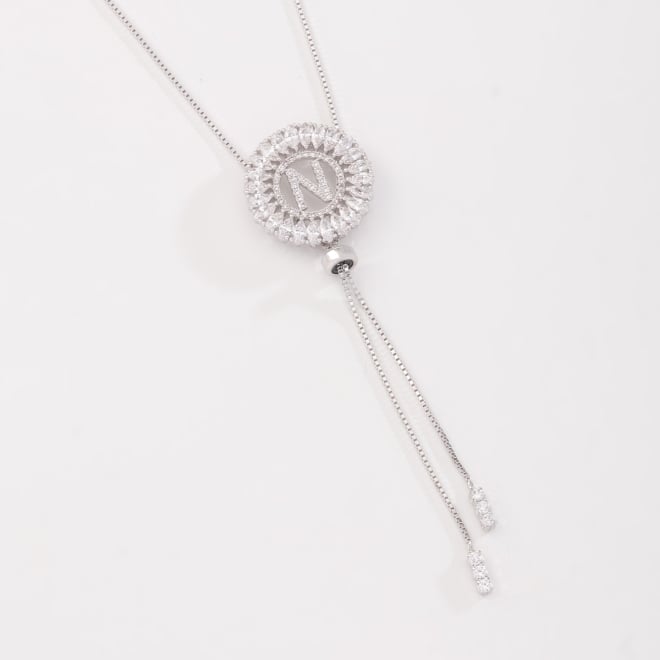 OUTGB-2517 COLAR AJUSTÁVEL FOLHEADO A RÓDIO BRANCO COM LETRA CRAVEJADA EM ZIRCÔNIAS E DETALHE EM GOTA