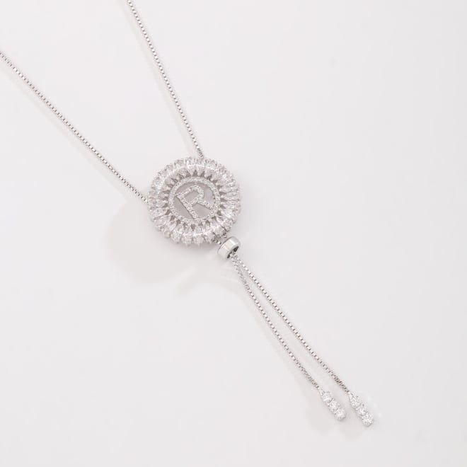 OUTGB-2517 COLAR AJUSTÁVEL FOLHEADO A RÓDIO BRANCO COM LETRA CRAVEJADA EM ZIRCÔNIAS E DETALHE EM GOTA