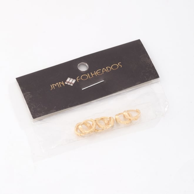 OUTKAC-0300 KIT COM 3 PARES DE BRINCOS BANHADOS A OURO 18K EM FORMATO DE MINI ARGOLINHA COM DETALHE DE CORAÇÃO LISO