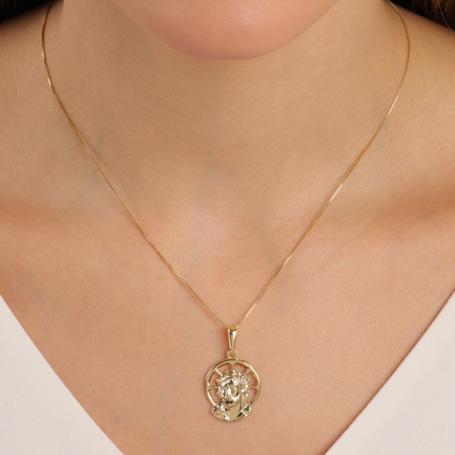 PG-00033 PINGENTE BANHADO A OURO 18K COM IMAGEM DE JESUS CRISTO E DETALHES VAZADO