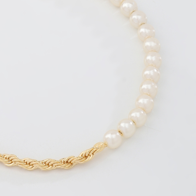 PU-00542 PULSEIRA BANHADA A OURO 18K COM CORRENTE TORCIDA E DETALHES EM PÉROLAS