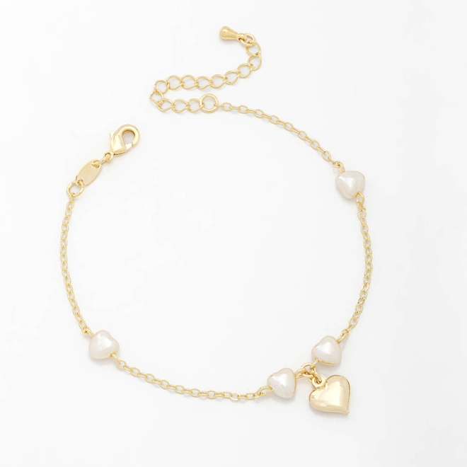 PU-00620 PULSEIRA BANHADA A OURO 18K COM CORAÇÕES EM PÉROLAS E PINGENTE DE CORAÇÃO LISO